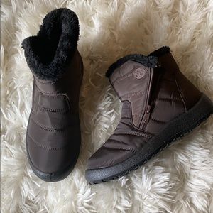 NWOT brown faux fur lined booties